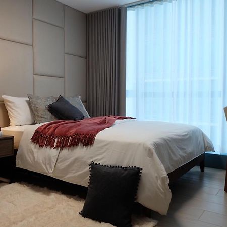 One Uptown Residence Taguig Exteriér fotografie